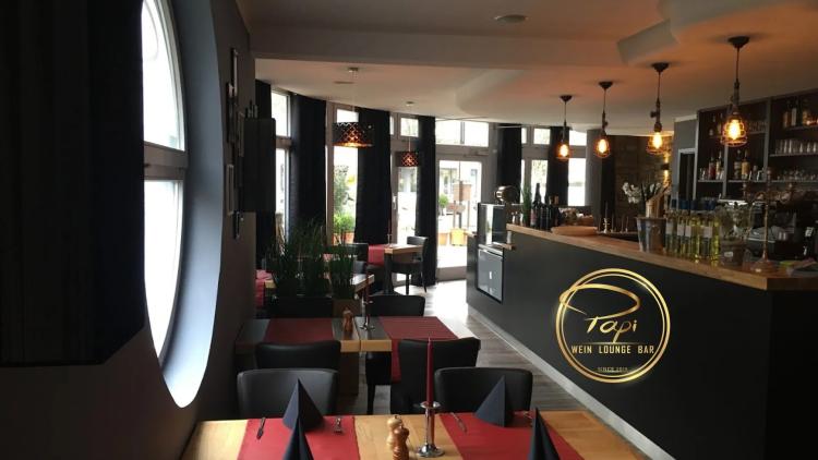 PAPI Restaurant, Bar, Lounge